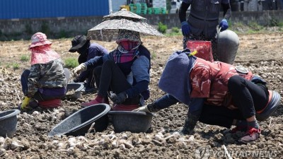 농촌 인구 감소…외국인 계절근로자는 급증