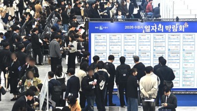 30대女 고용률 10년간 16%P 급등… 65세이상은 ‘OECD 2배’