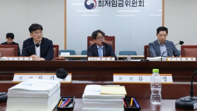 내년 최저임금 1만700원 확정… 올해보다 3.7% 인상