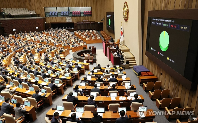 국회 본회의 (서울=연합뉴스) 김주형 기자 = 26일 국회에서 열린 본회의에서 성폭력범죄처벌특례법(성폭력처벌법) 개정안 법이 통과되고 있다. 2024.9.26 kjhpress@yna.co.kr